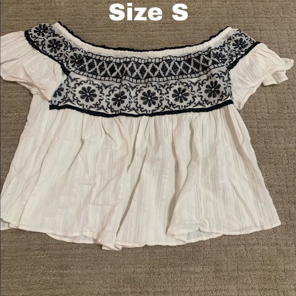 American Eagle off the shoulder shirt